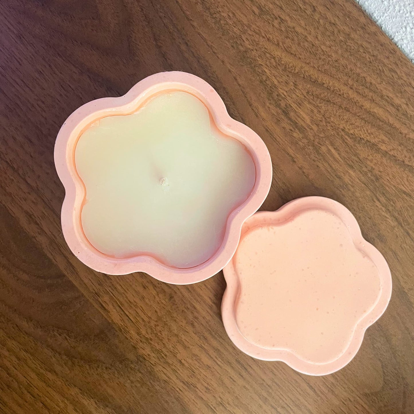 Flora Flame — Vela Aromática Artesanal em Frasco Floral