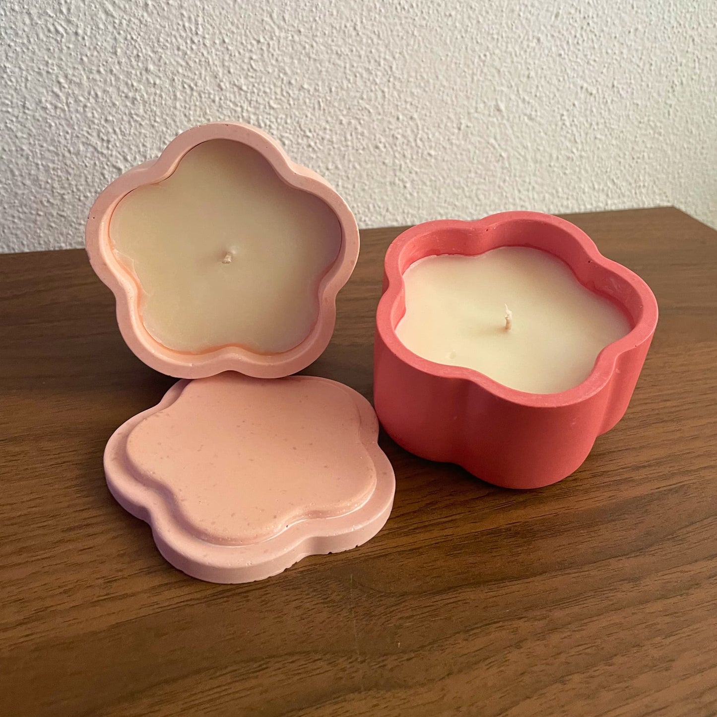 Flora Flame — Vela Aromática Artesanal em Frasco Floral