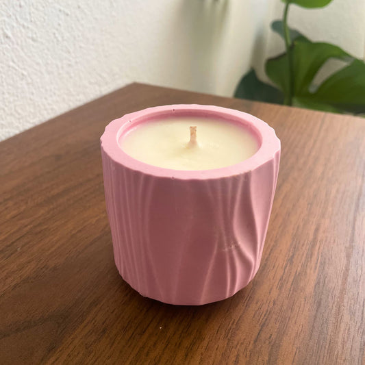 Flow Flame — Vela Aromática Artesanal em Frasco Ondulado