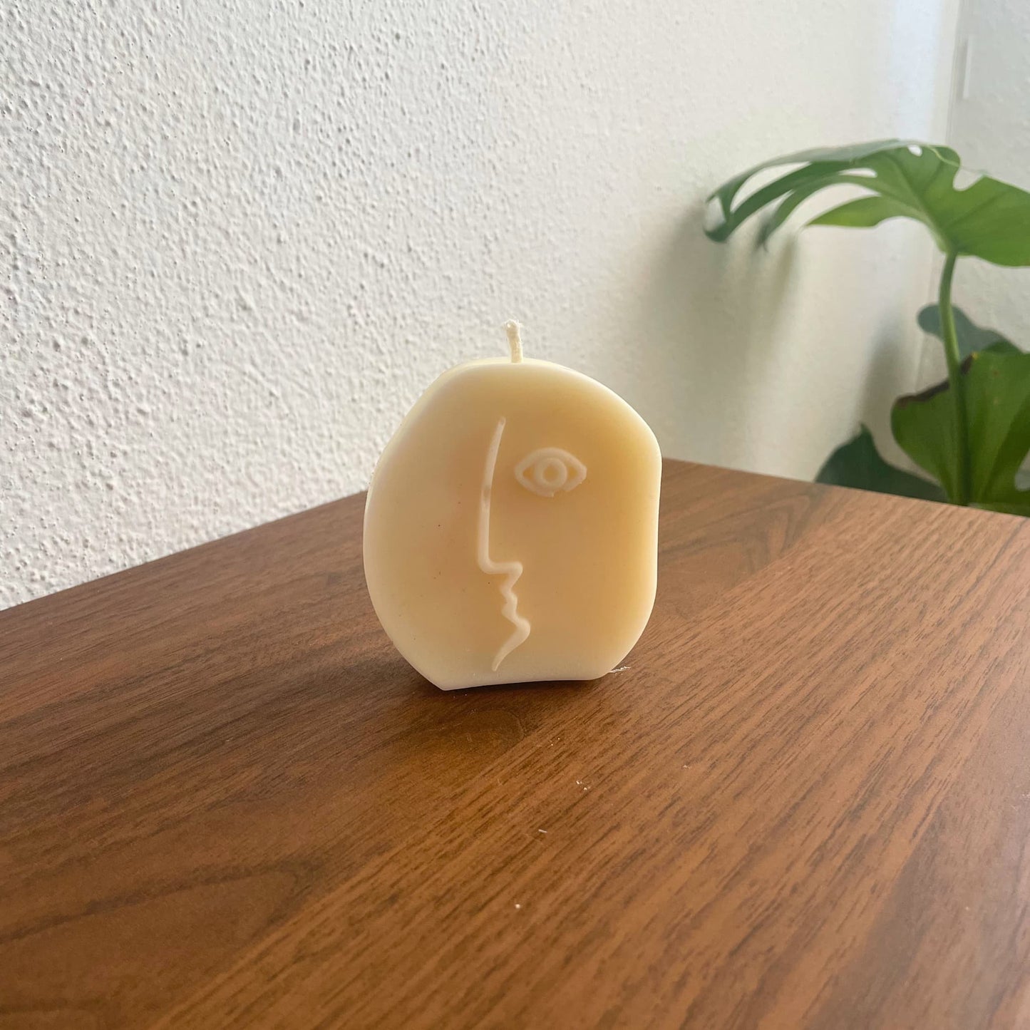 Serenity — Vela Vela Decorativa em Forma de Rosto Abstrato