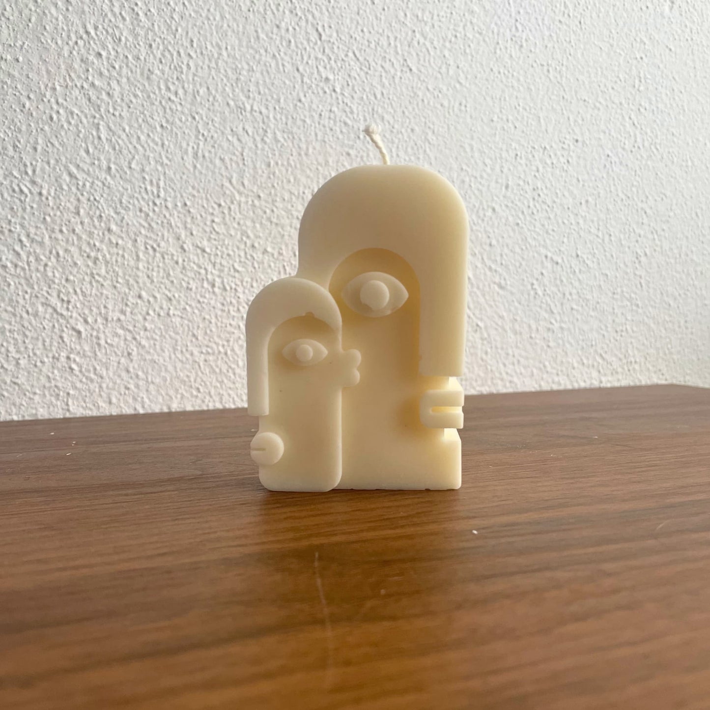 Whisper — Vela Decorativa em Forma de Rosto Abstrato